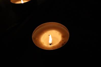A candle in a circle
AI-generated content may be incorrect.
